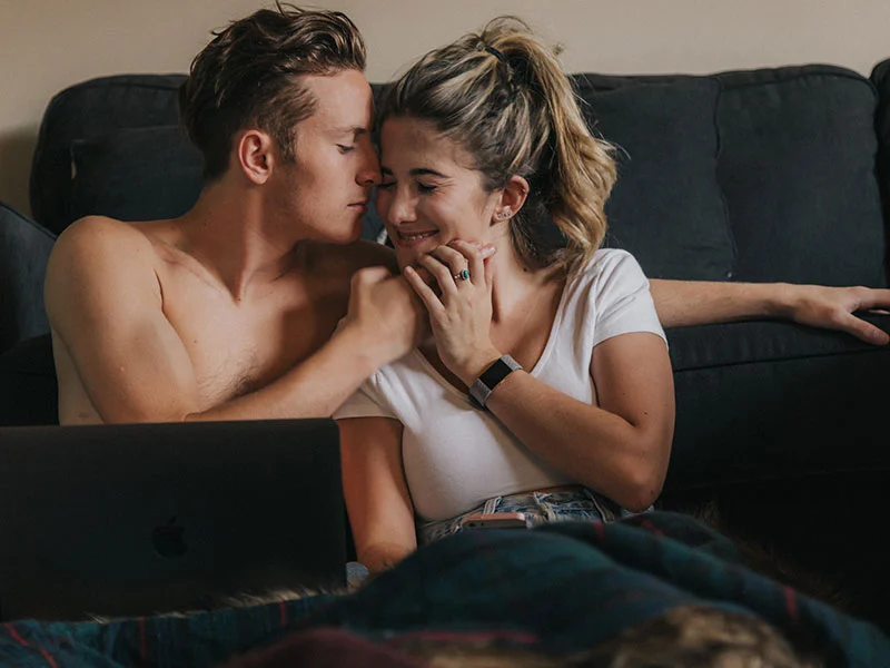 5 Clear Signs You’re Deeply Falling in Love and Enchanted by Them